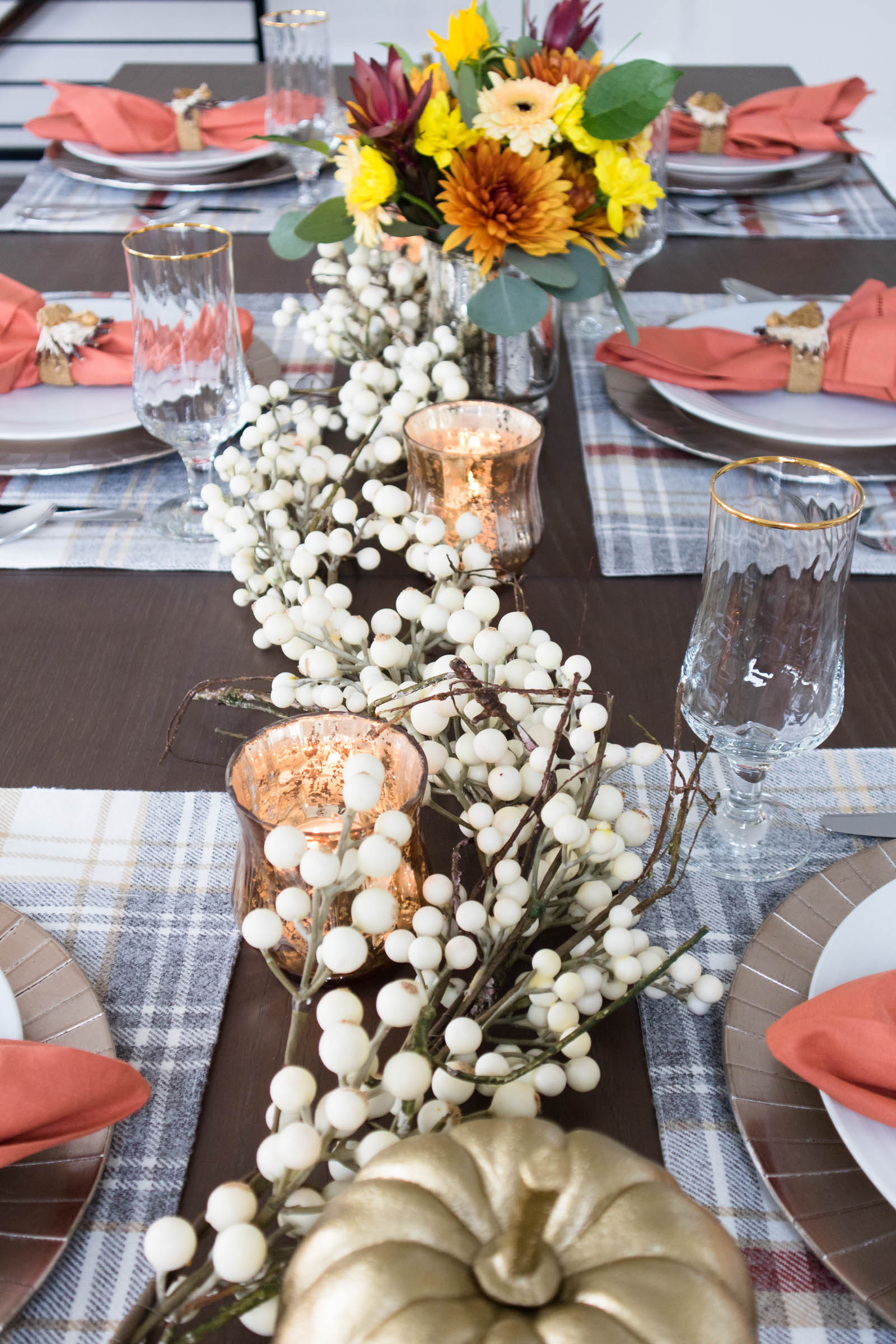 thanksgiving tables cape, berry garland