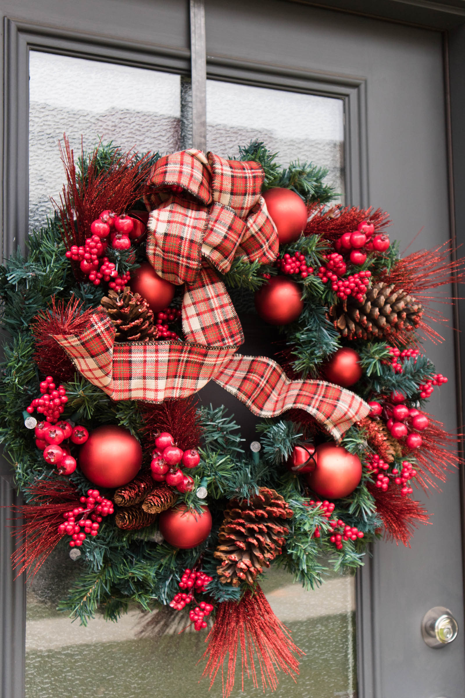 red christmas wreath