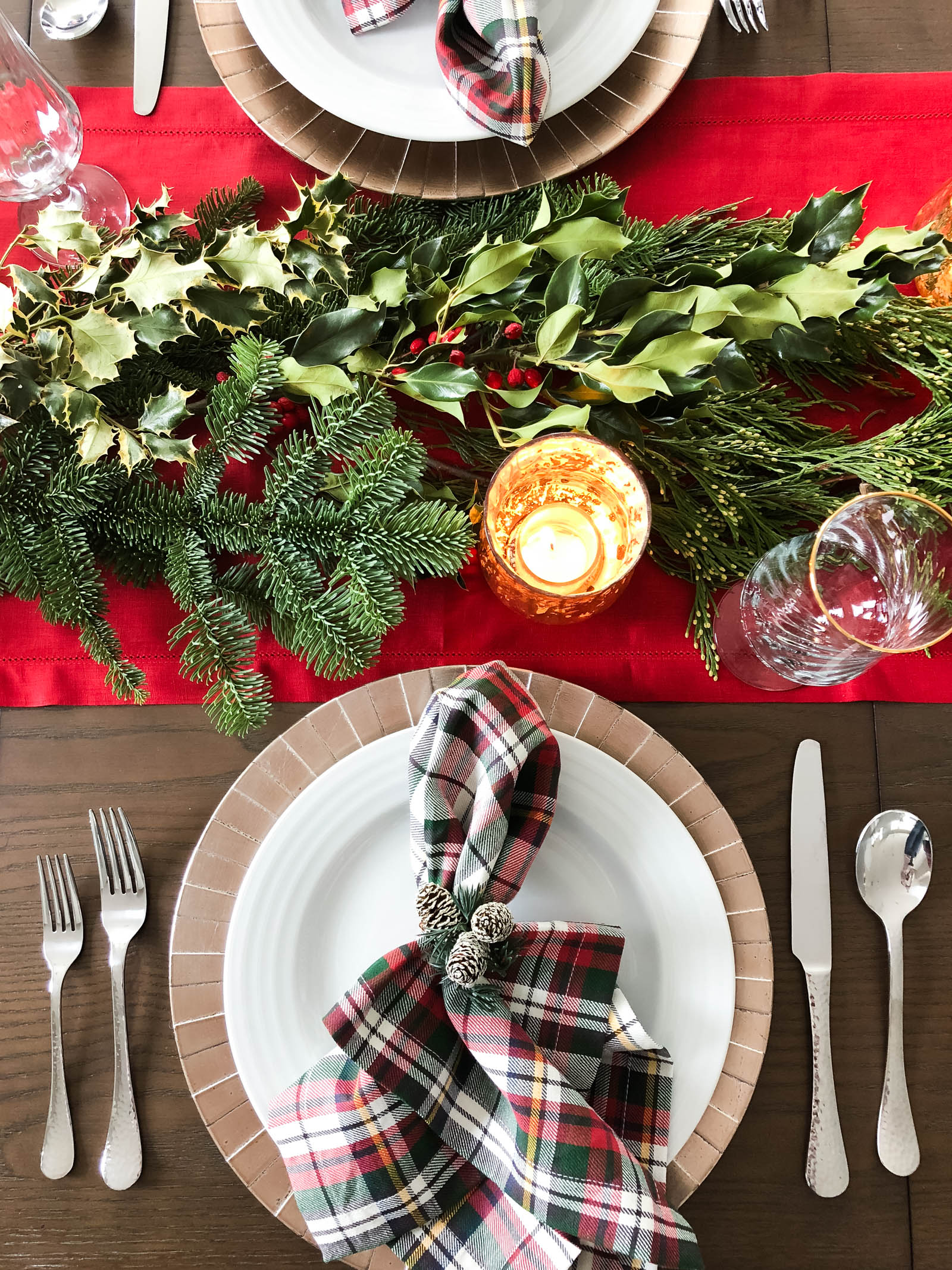 christmas tablescape, holiday tablescape, holiday table setting
