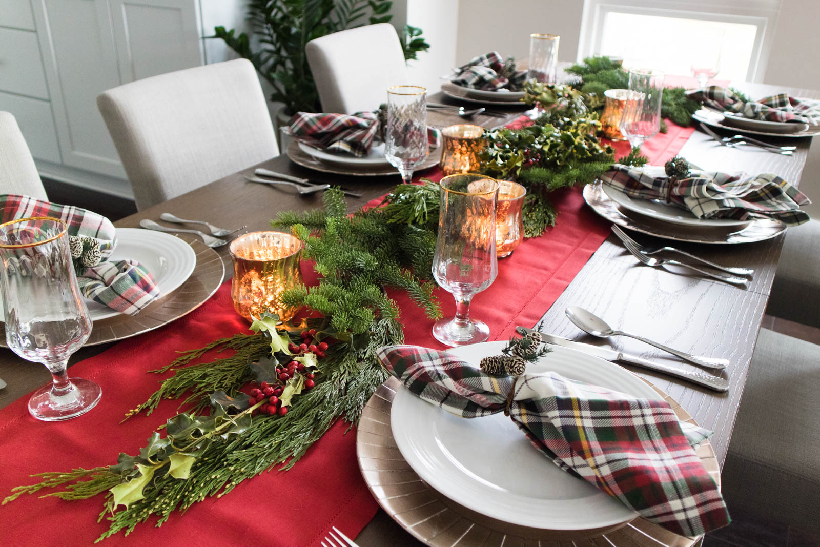 christmas tablescape, holiday garland