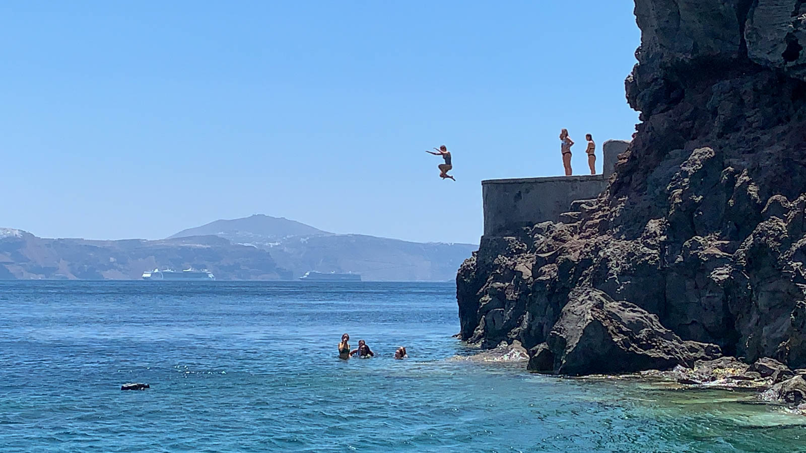 cliff jumping ammoudi bay