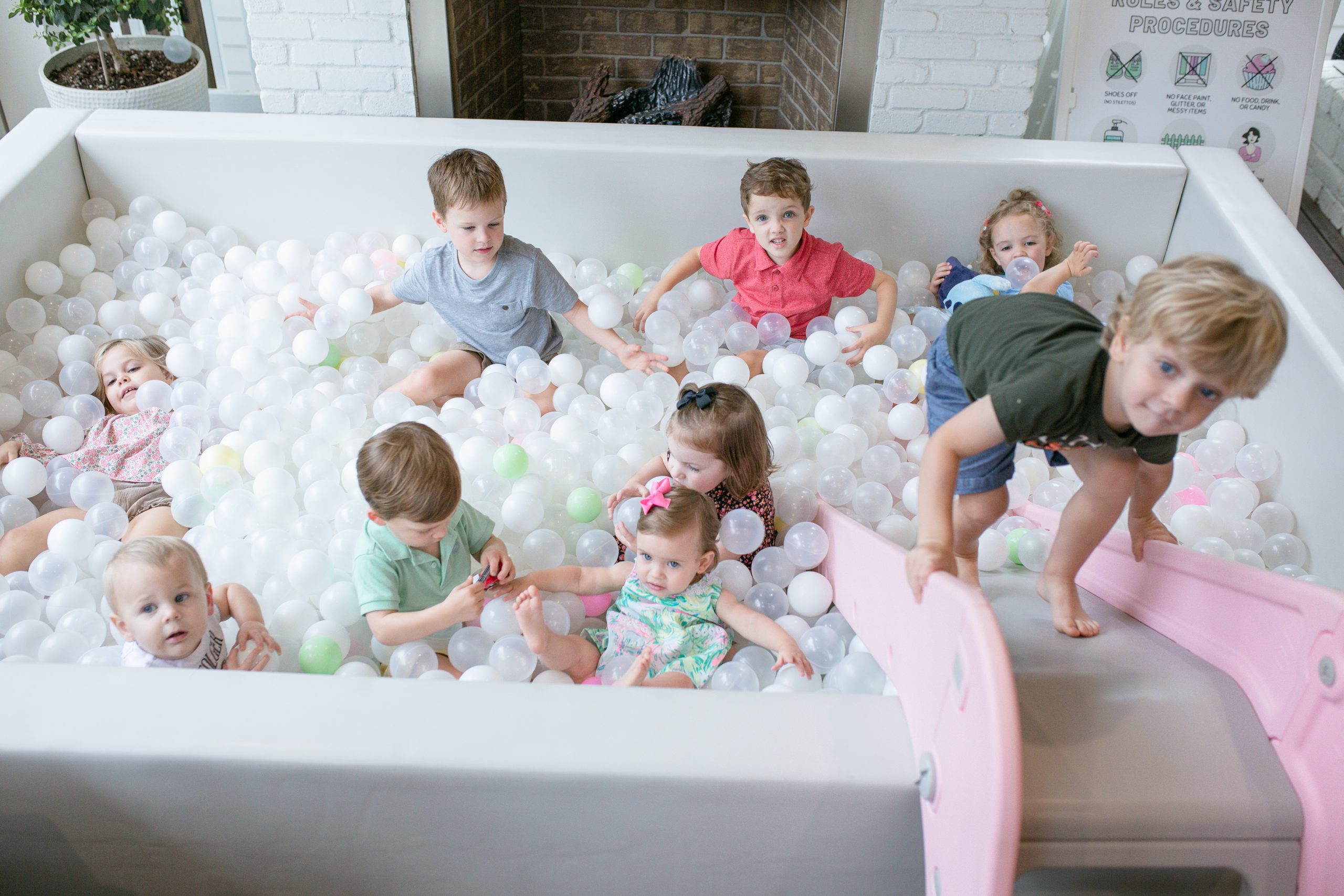 little hearts mobile play ball pit
